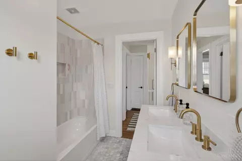 Bath - 2226 Drex Ave, Cincinnati, OH 45212 photo 2 of 2