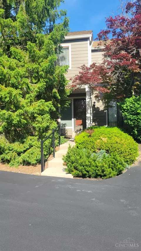 9860 Timbers Dr, Blue Ash, OH 45242