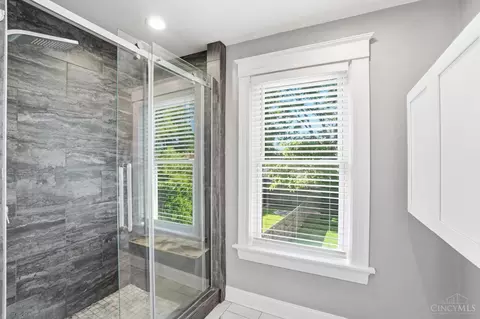 Bath - 3457 Cardiff Ave, Cincinnati, OH 45209 photo 4 of 11