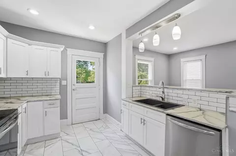 Kitchen - 3457 Cardiff Ave, Cincinnati, OH 45209 photo 3 of 5