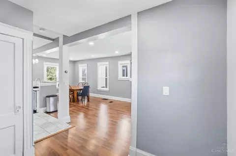 Entry Way - 3457 Cardiff Ave, Cincinnati, OH 45209 photo 2 of 6