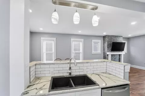 Kitchen - 3457 Cardiff Ave, Cincinnati, OH 45209 photo 4 of 5
