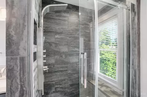 Bath - 3457 Cardiff Ave, Cincinnati, OH 45209 photo 5 of 11