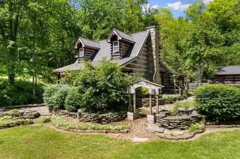 711 Brown Hill Rd, Manchester, OH 45144