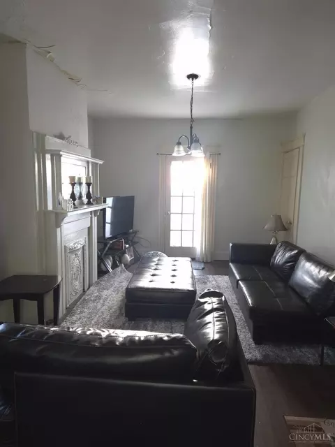 Living - 2704 Euclid Ave, Cincinnati, OH 45219 photo 1 of 2