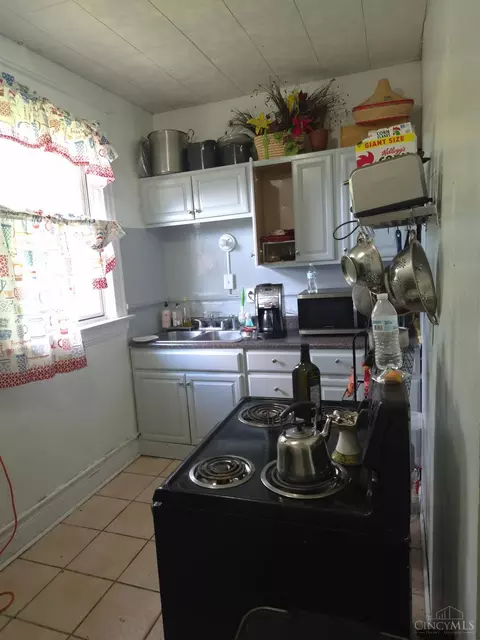 Kitchen - 2704 Euclid Ave, Cincinnati, OH 45219 photo 1 of 1