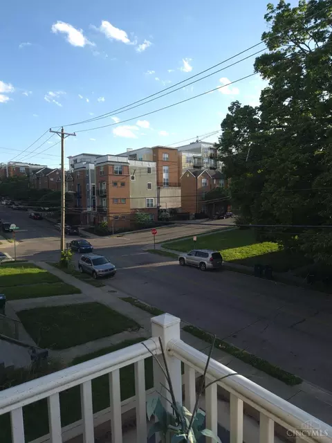 Exterior - 2704 Euclid Ave, Cincinnati, OH 45219 photo 6 of 7