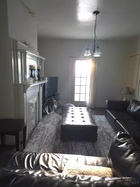 Living - 2704 Euclid Ave, Cincinnati, OH 45219 photo 2 of 2