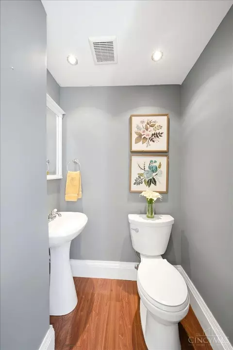 Bath - 3760 Hutton St, Cincinnati, OH 45226 photo 1 of 4