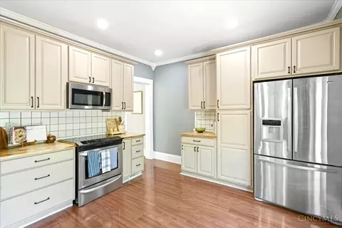 Kitchen - 3760 Hutton St, Cincinnati, OH 45226 photo 4 of 5