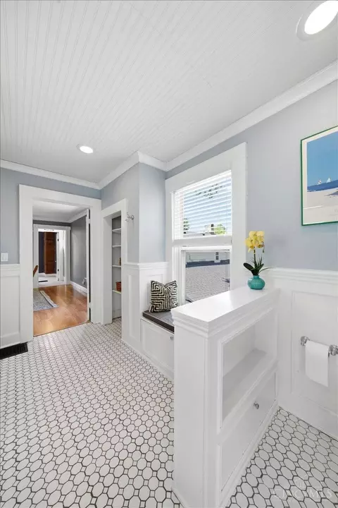 Bath - 3760 Hutton St, Cincinnati, OH 45226 photo 4 of 4