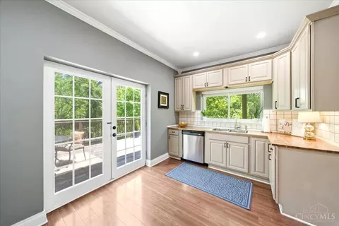 Kitchen - 3760 Hutton St, Cincinnati, OH 45226 photo 3 of 5