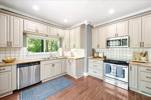 Kitchen - 3760 Hutton St, Cincinnati, OH 45226 photo 2 of 5
