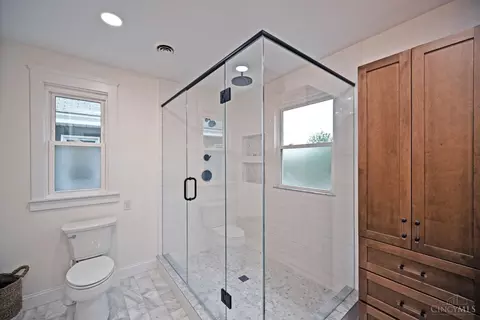 Bath - 4220 Eileen Dr, Cincinnati, OH 45209 photo 5 of 6