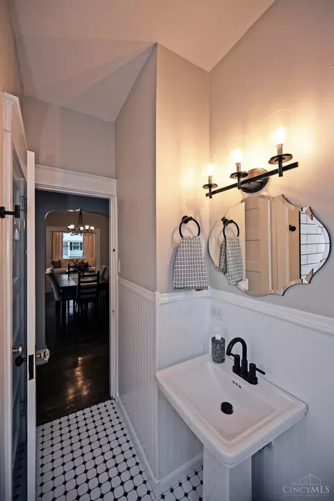 Bath - 4220 Eileen Dr, Cincinnati, OH 45209 photo 3 of 6