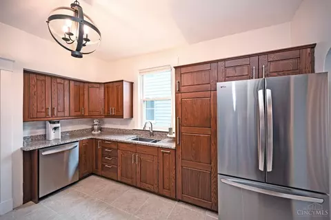 Kitchen - 4220 Eileen Dr, Cincinnati, OH 45209 photo 3 of 4