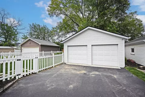 Exterior - 4220 Eileen Dr, Cincinnati, OH 45209 photo 8 of 13
