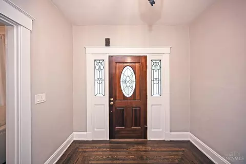 Entry Way - 4220 Eileen Dr, Cincinnati, OH 45209 photo 2 of 4
