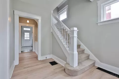 Entry Way - 5807 Prentice St, Cincinnati, OH 45227 photo 2 of 6
