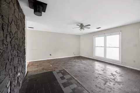 Living - 1051 Flintlock Dr, Cincinnati, OH 45231 photo 1 of 4