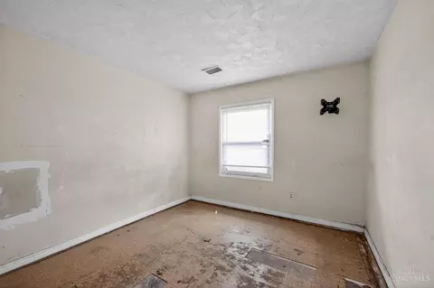 Bedroom - 1051 Flintlock Dr, Cincinnati, OH 45231 photo 1 of 5