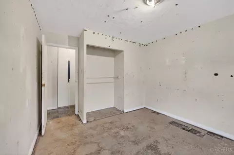 Bedroom - 1051 Flintlock Dr, Cincinnati, OH 45231 photo 3 of 5