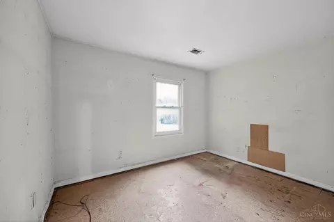 Bedroom - 1051 Flintlock Dr, Cincinnati, OH 45231 photo 2 of 5