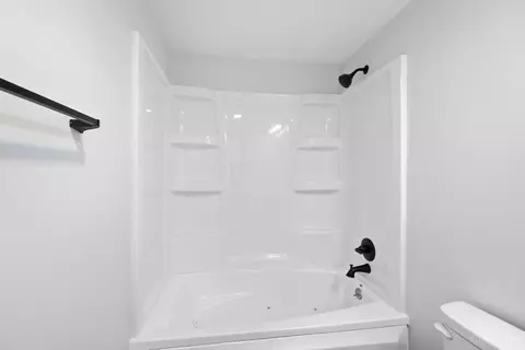 Bath - 1852 Lewiston Ct, Forest Park, OH 45240 photo 3 of 8
