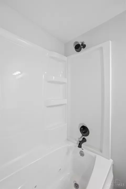 Bath - 1852 Lewiston Ct, Forest Park, OH 45240 photo 4 of 8