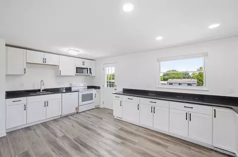 Kitchen - 1852 Lewiston Ct, Forest Park, OH 45240 photo 3 of 7