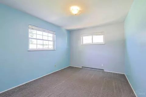 Bedroom - 595 Libbejo Dr, Cincinnati, OH 45233 photo 5 of 8