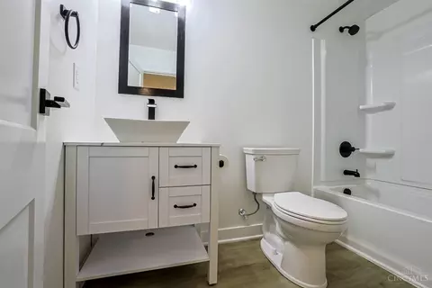 Bath - 595 Libbejo Dr, Cincinnati, OH 45233 photo 2 of 3