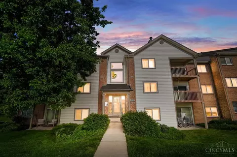 8887 Eagleview Dr, West Chester, OH 45069