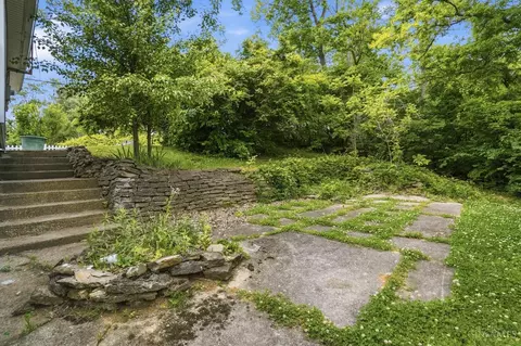 Exterior - 9808 Daly Rd, Cincinnati, OH 45231 photo 3 of 9