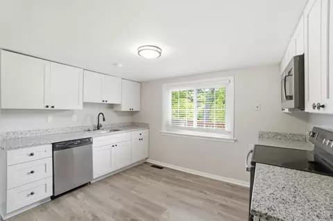 Kitchen - 9808 Daly Rd, Cincinnati, OH 45231 photo 1 of 6
