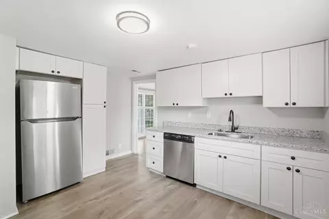 Kitchen - 9808 Daly Rd, Cincinnati, OH 45231 photo 6 of 6