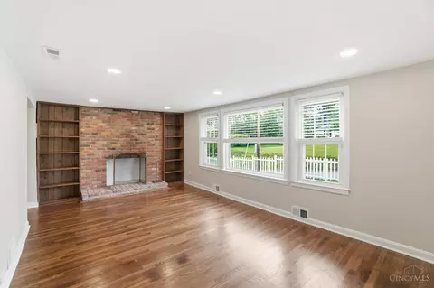 Living - 9808 Daly Rd, Cincinnati, OH 45231 photo 3 of 5