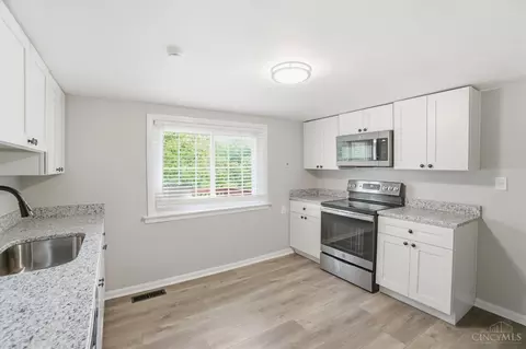 Kitchen - 9808 Daly Rd, Cincinnati, OH 45231 photo 2 of 6