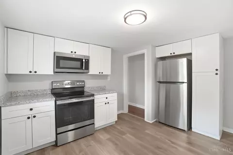 Kitchen - 9808 Daly Rd, Cincinnati, OH 45231 photo 4 of 6
