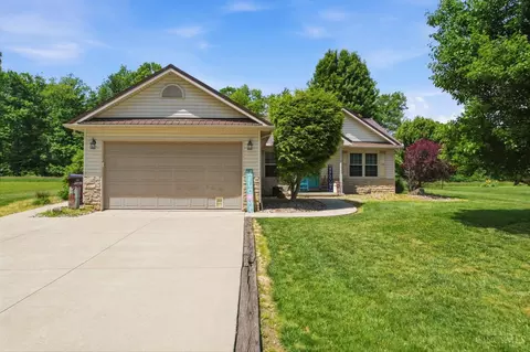 113 Montana Dr, Lake Waynoka, OH 45171