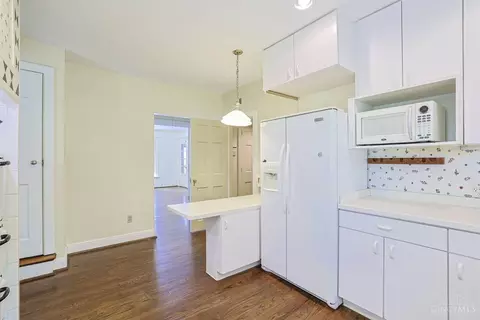 Kitchen - 11 Weebetook Ln, Cincinnati, OH 45208 photo 3 of 4