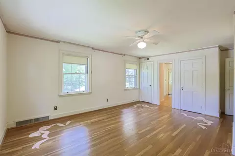 Bedroom - 11 Weebetook Ln, Cincinnati, OH 45208 photo 5 of 15