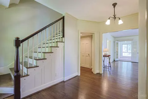 Entry Way - 11 Weebetook Ln, Cincinnati, OH 45208 photo 2 of 3