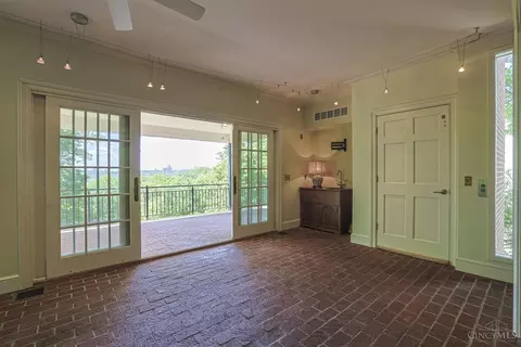 Entry Way - 11 Weebetook Ln, Cincinnati, OH 45208 photo 3 of 3