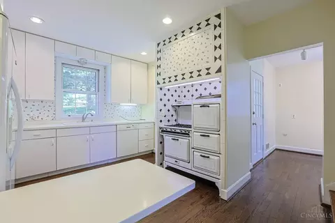 Kitchen - 11 Weebetook Ln, Cincinnati, OH 45208 photo 4 of 4