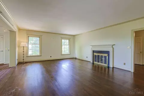 Living - 11 Weebetook Ln, Cincinnati, OH 45208 photo 4 of 6