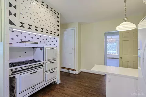 Kitchen - 11 Weebetook Ln, Cincinnati, OH 45208 photo 2 of 4