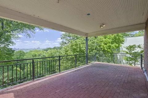 Exterior - 11 Weebetook Ln, Cincinnati, OH 45208 photo 6 of 13