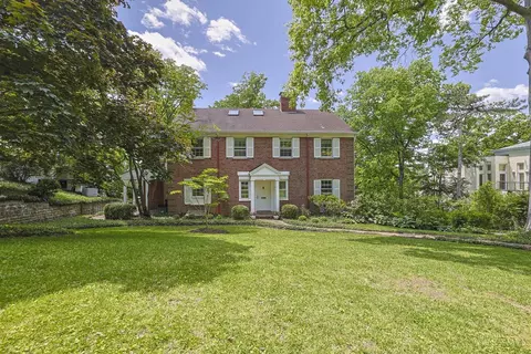 11 Weebetook Ln, Cincinnati, OH 45208