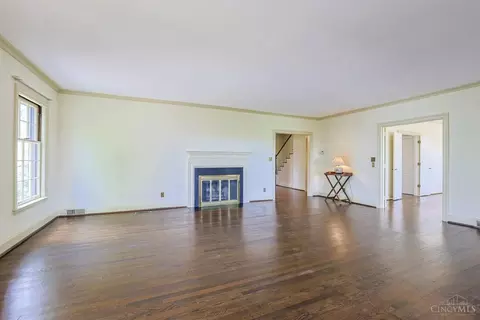 Living - 11 Weebetook Ln, Cincinnati, OH 45208 photo 2 of 6